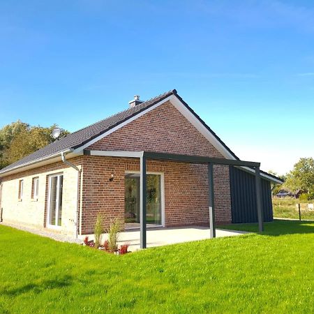 Haus Kuestenbrise - Urlaub Mit Hund An Der Kueste Mit Eigenen Garten, Sauna Und Gemuetlichen Kaminfeuer Schweiburg Exterior photo