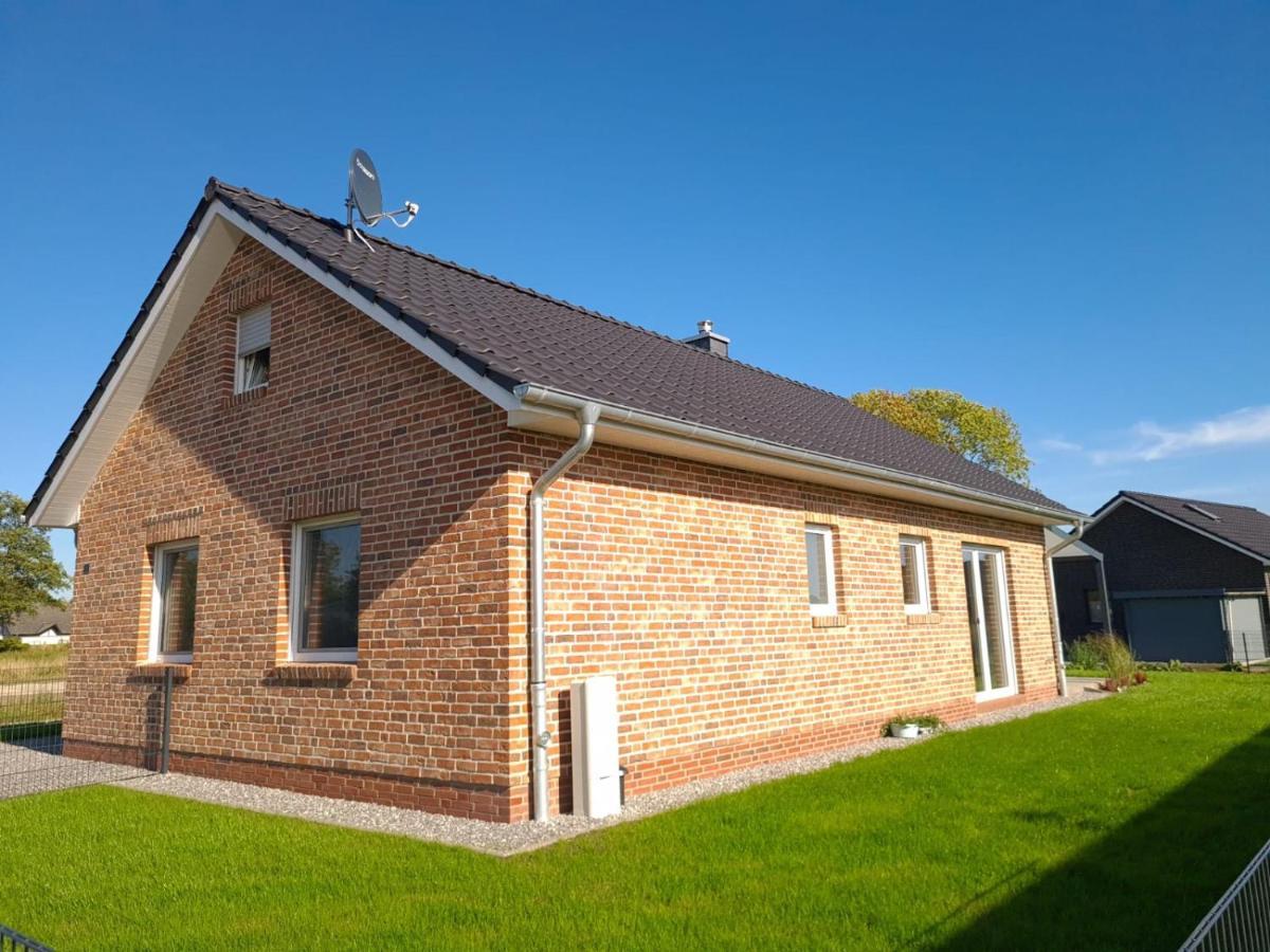Haus Kuestenbrise - Urlaub Mit Hund An Der Kueste Mit Eigenen Garten, Sauna Und Gemuetlichen Kaminfeuer Schweiburg Exterior photo